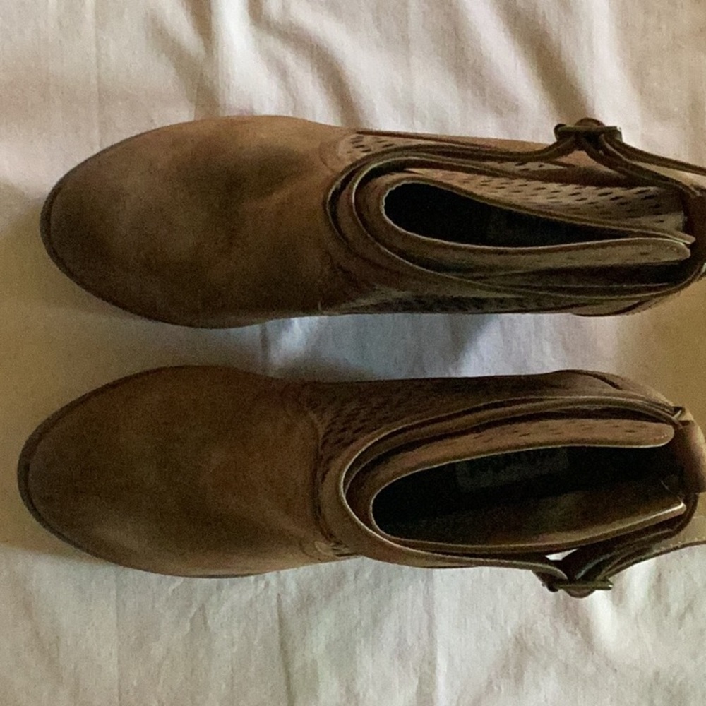 Cute ankle boots. New without box.